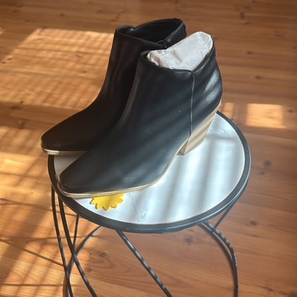 Brand new just fabulous ankle boot size 8.5. - Picture 4 of 6